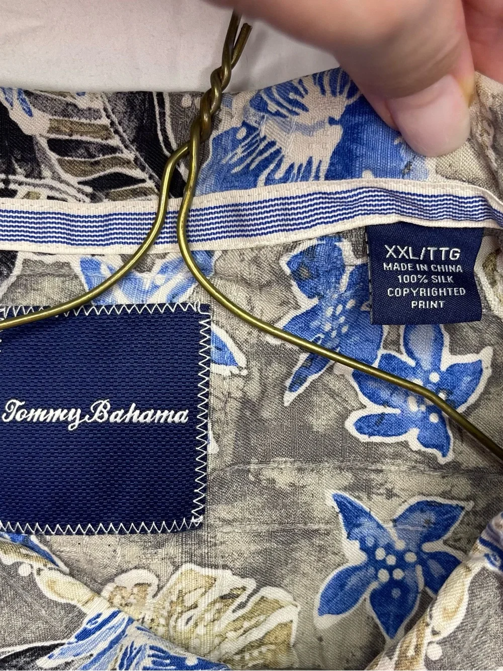 Tommy Bahama Gray & Blue Floral 100% Silk Hawaiian Shirt - Picture 3 of 3